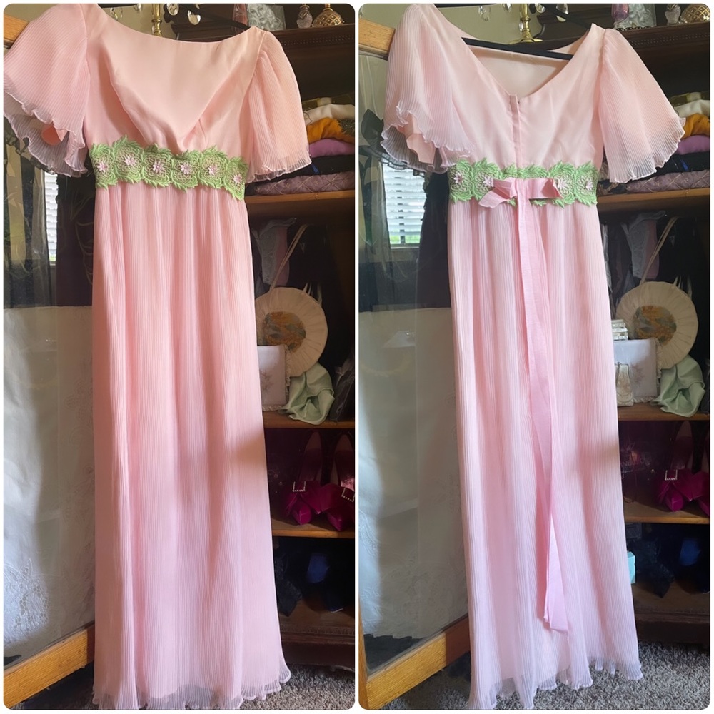 Vintage 1970s pink pleated dress